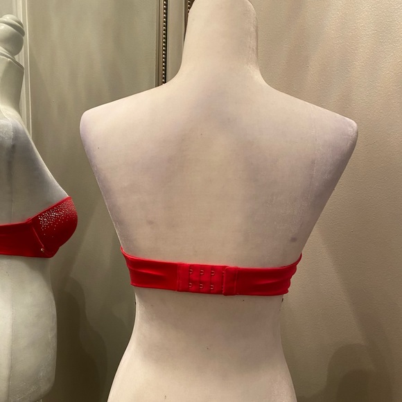 Victoria’s Secret strapless bra - Picture 2 of 4
